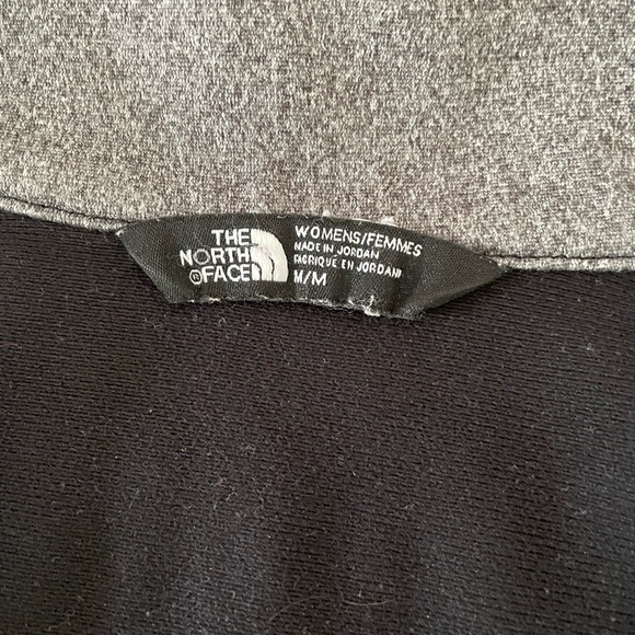 Women's The North Face 100 Cinder 1/4 Zip Pullover Black/Gray Sleeves - Picture 3 of 3